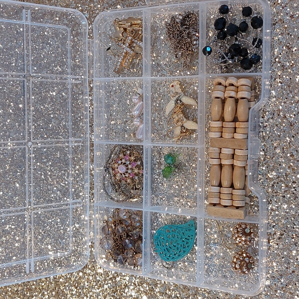 Jewelry Assortment - Picture 2 of 16
